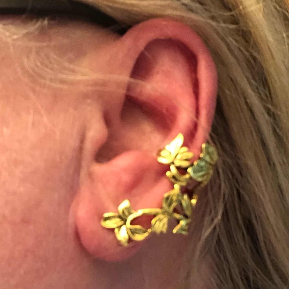 💜3/$30 Antique Gold Spring Leaf Left Cuff Earring non piercing